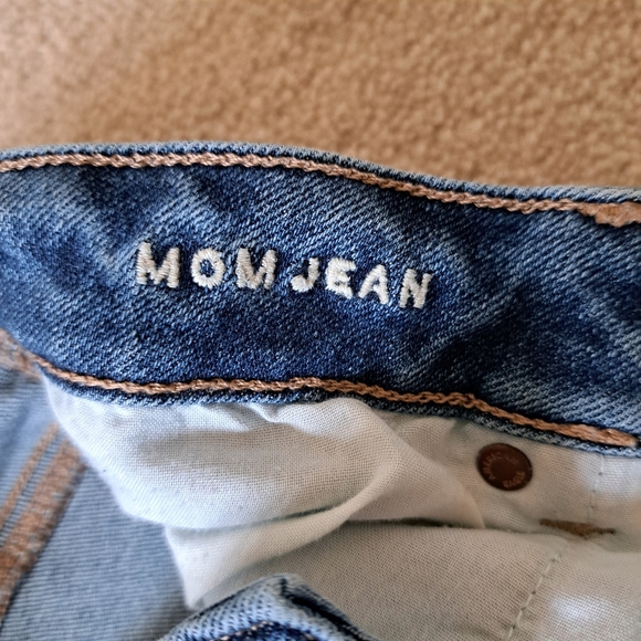 American Eagle Mom Jeans Size 2 Long Blue Denim Stretch Mid Wash Casual - Picture 7 of 12